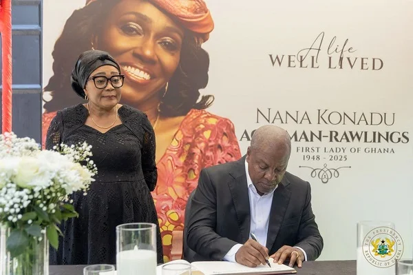 Mahama visits the family of Nana Konadu and signs a book of condolences.