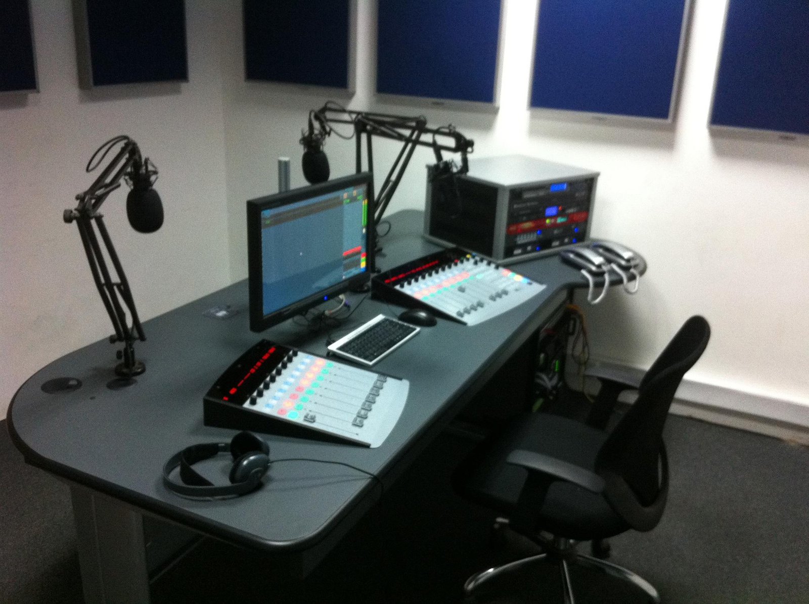 Live FM streaming in Ghana using smartphone and radio studio