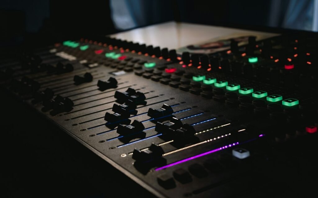 How to Choose a Reliable Online Radio Stream: Sound Quality, Data Use and Official Station Links 1 Audio engineer's mixing console in a radio studio
